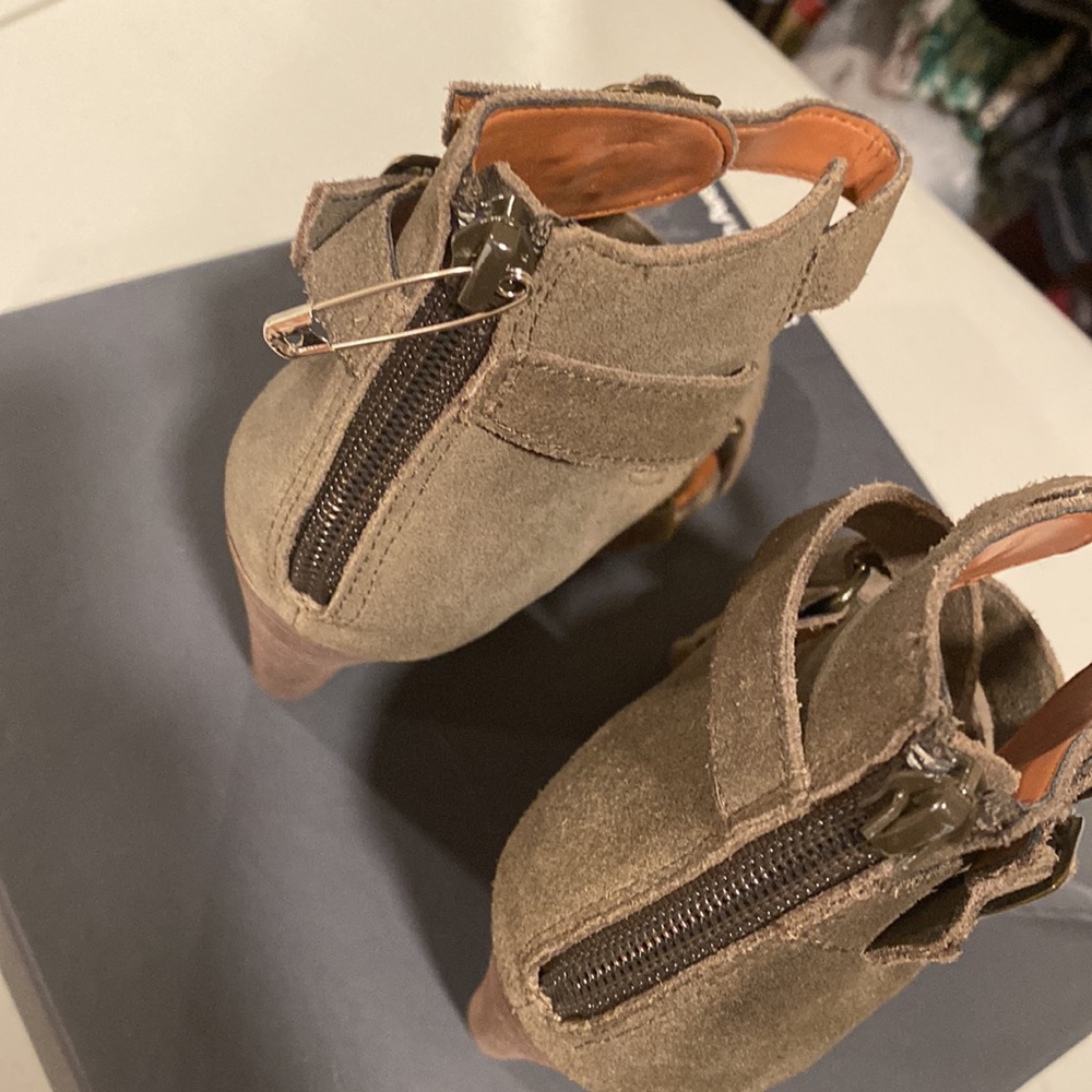 Saks Fifth Avenue Wedges - size 5.5 - Picture 9 of 11